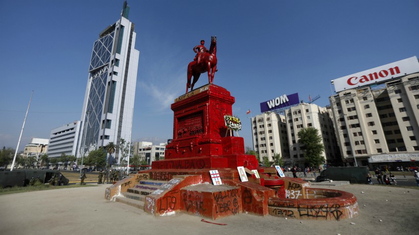 Urbanista Luis Bresciani y remoción de la estatua de Baquedano: “estamos enfrentados al debate del destino de Plaza Italia”