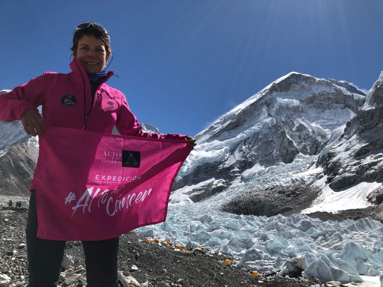 La experiencia de María Paz Valenzuela, una montañista que subió el Everest tras superar el cáncer
