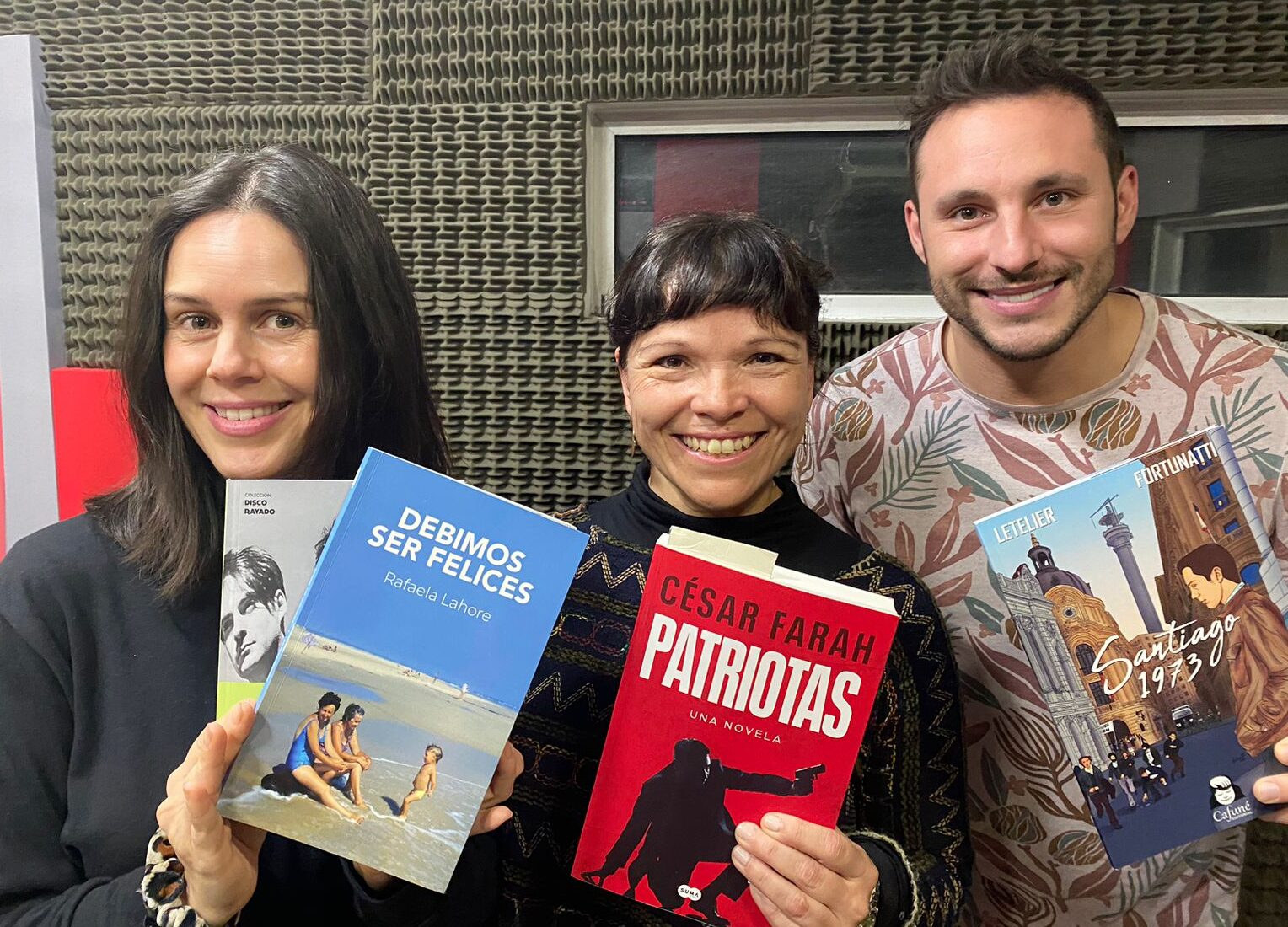 Qué leer el fin de semana XL: Anita Barra nos recomendó 4 títulos de autores chilenos y que hablan sobre Chile