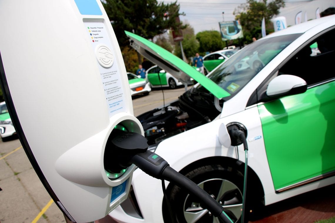 Carretera Austral estrenó 17 cargadores públicos para vehículos eléctricos a lo largo de 1200 kilómetros