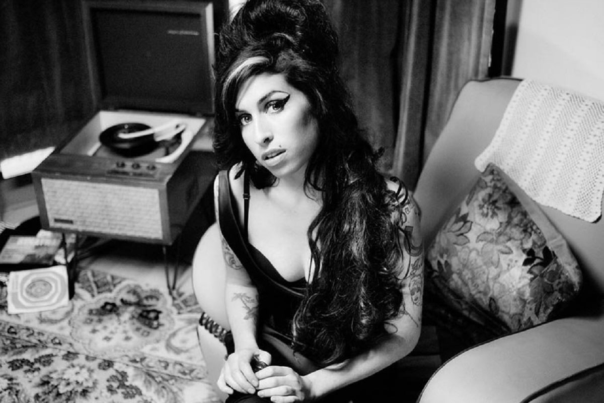 Un nuevo disco recopilatorio de Amy Winehouse coincidirá con el estreno de su biopic “Back To Black”