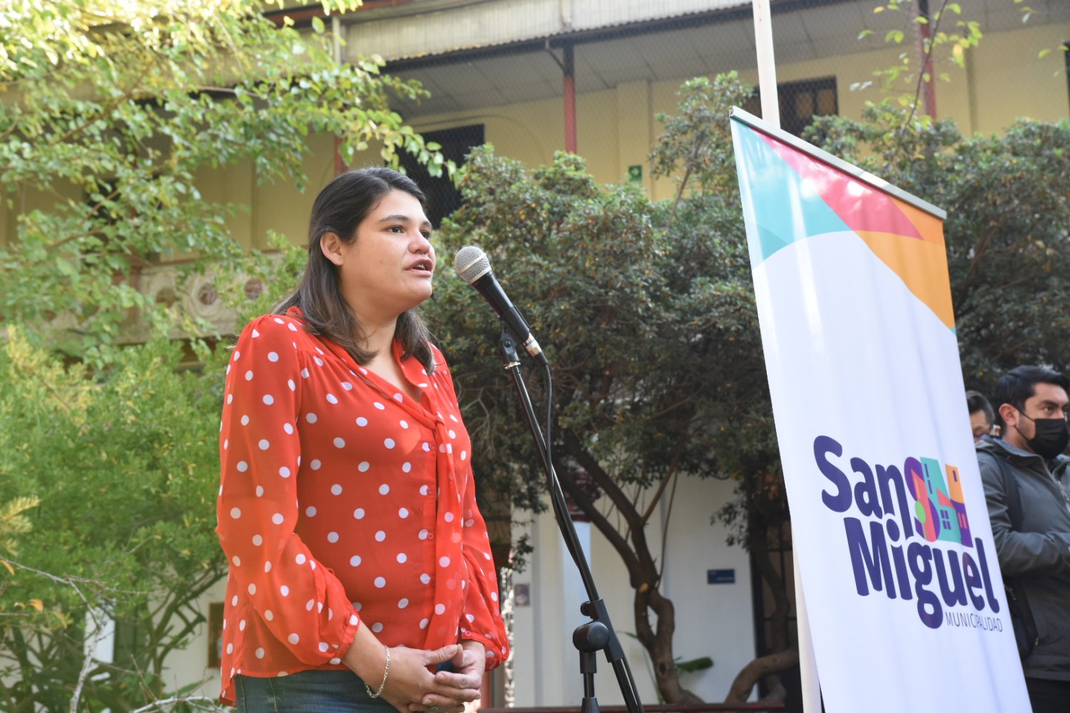 Alcaldesa de San Miguel se suma al rechazo de nueva cárcel en Santiago