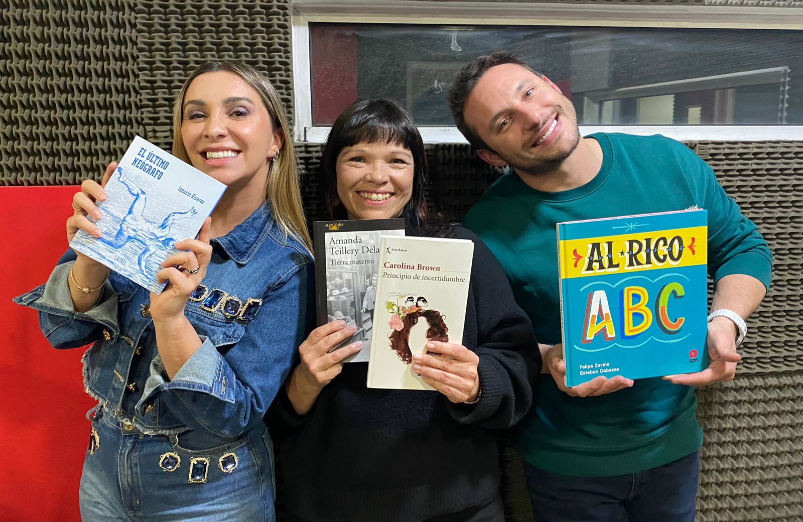 Cuatro recomendaciones literarias con Anita Barra, nuestra librera feliz