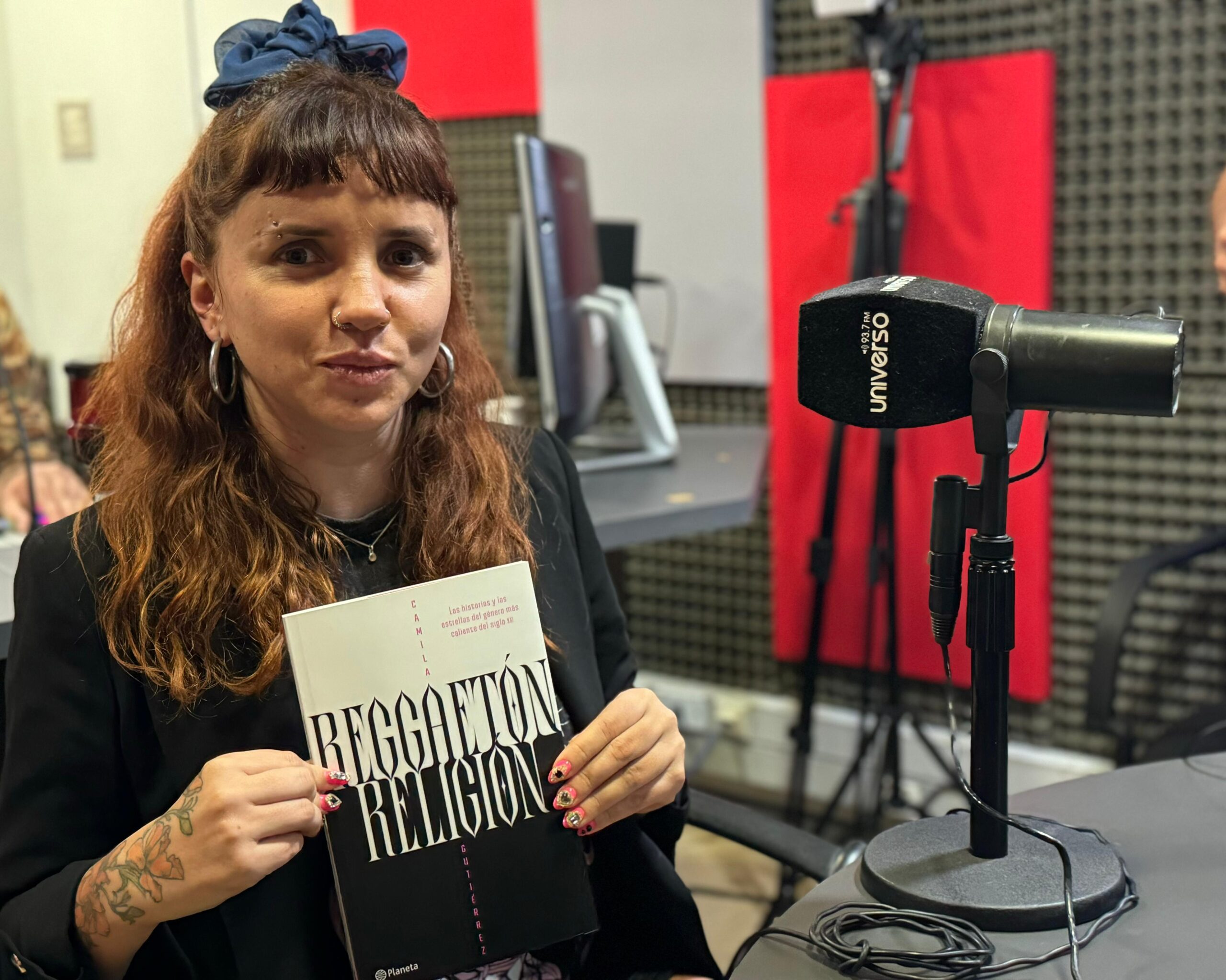 Camila Gutiérrez lanza “Reggaetón, religión” su libro que analiza el fenómeno musical del momento