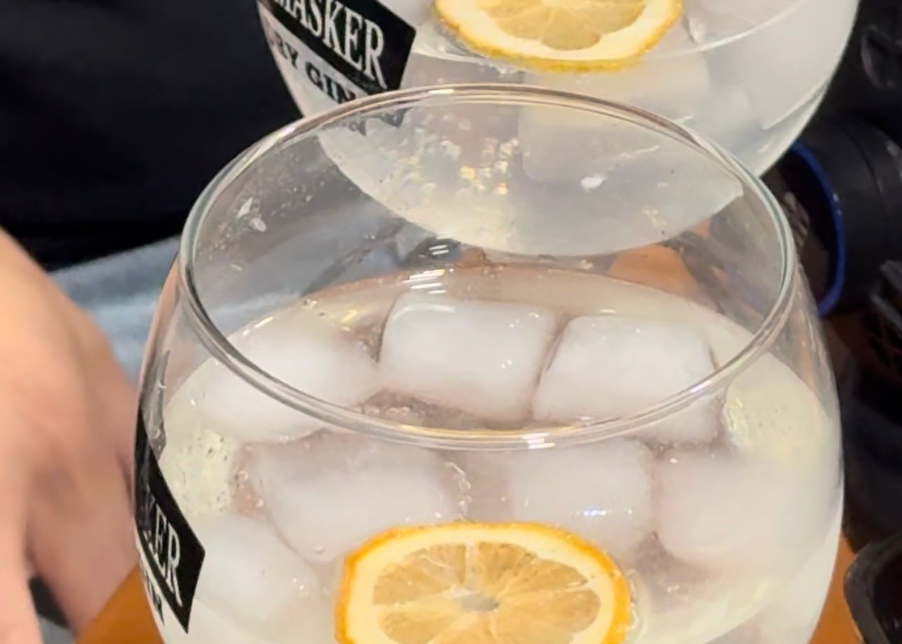 Con 1200 litros en una copa se busca romper récord con “El gin tonic más grande del mundo”