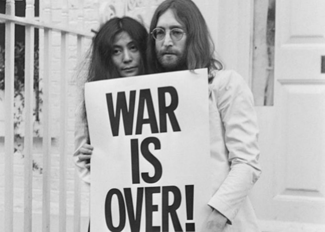 En nuevo libro: Yoko Ono reconoció advertencia sobre el peligro que corría John Lennon