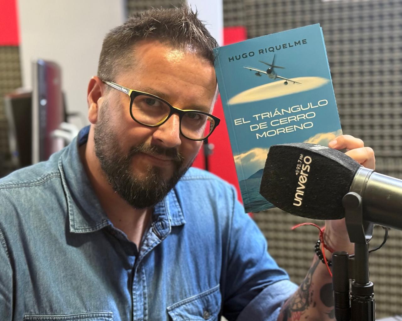 Hugo Riquelme presenta su última novela “El triángulo de Cerro Moreno”