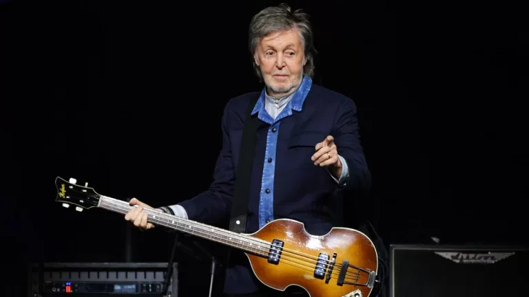 Paul McCartney revive “Help!” tras 60 años y emociona en íntimo concierto en California