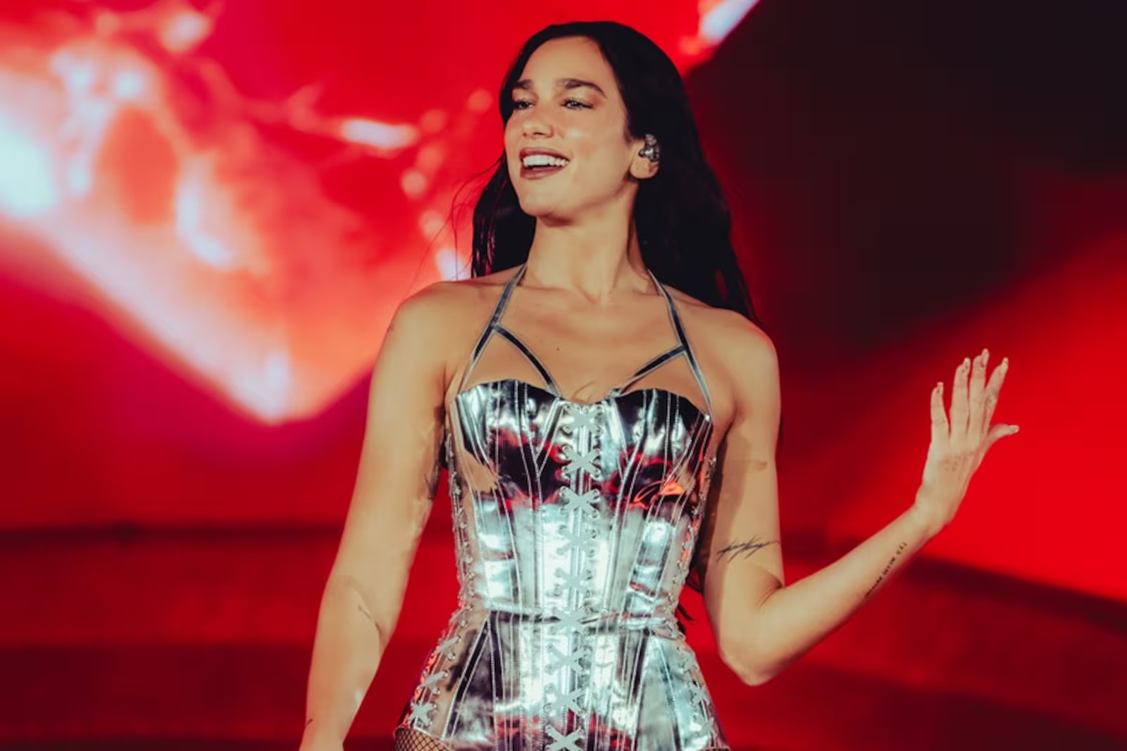 Dua Lipa deslumbra en Chile con homenajes a Mon Laferte y La Ley durante su gira latinoamericana